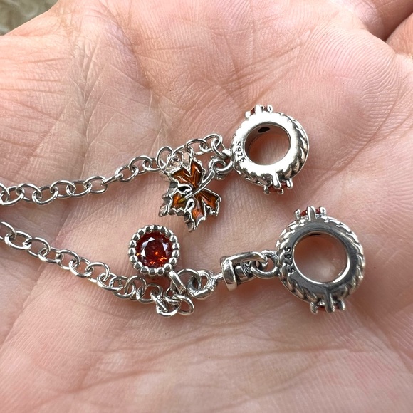 Maple Leafs 🍁 Safety Chain Dangle Charm - Picture 7 of 10